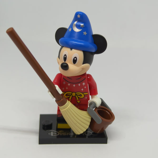 NEU Minifigur Sorcerer's Apprentice Mickey, Disney 100 (Complete Set with Stand and Accessories)