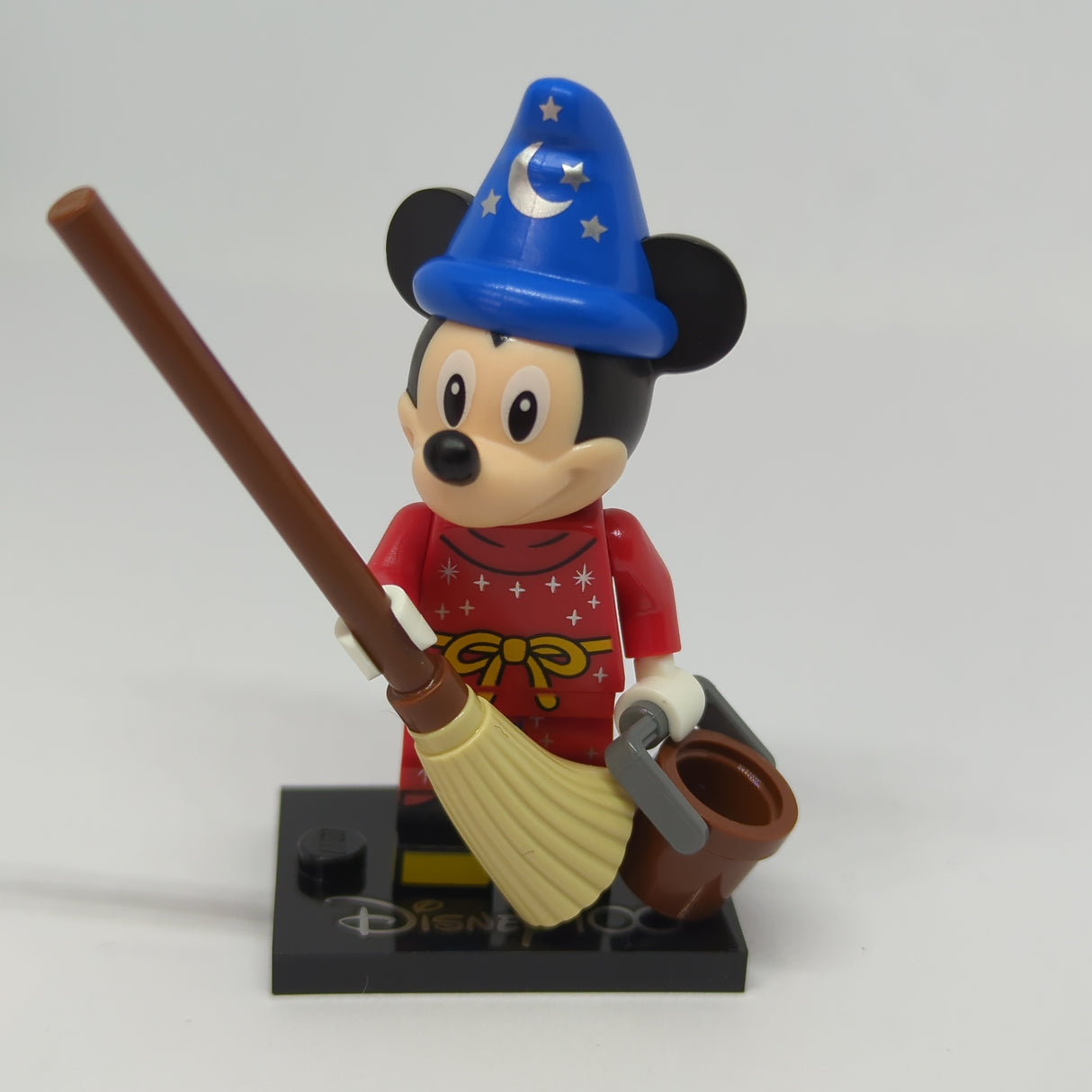 NEU Minifigur Sorcerer's Apprentice Mickey, Disney 100 (Complete Set with Stand and Accessories)