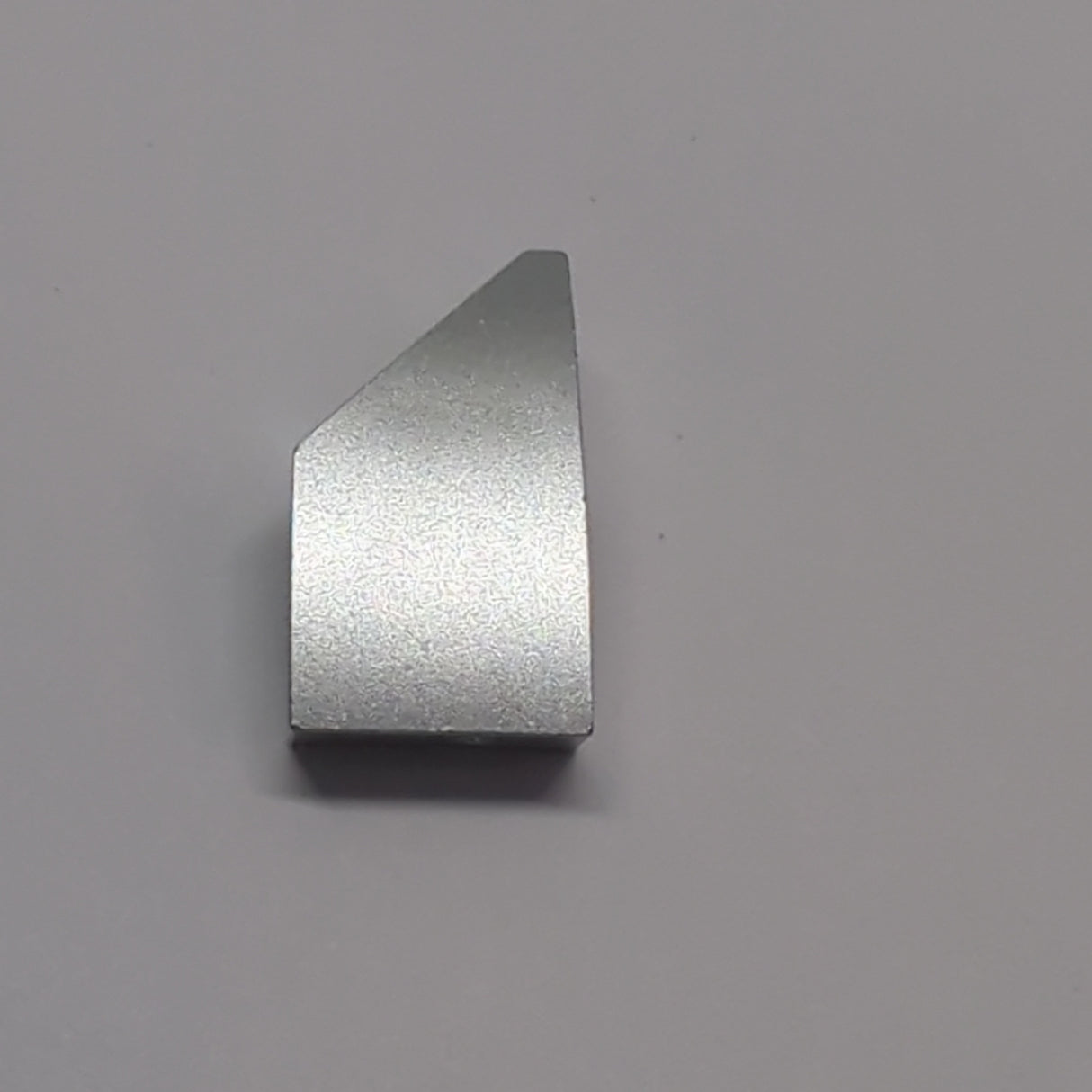 NEU Fliese gebogen Keil 2 x 1 x 2/3 Links silbermetallic