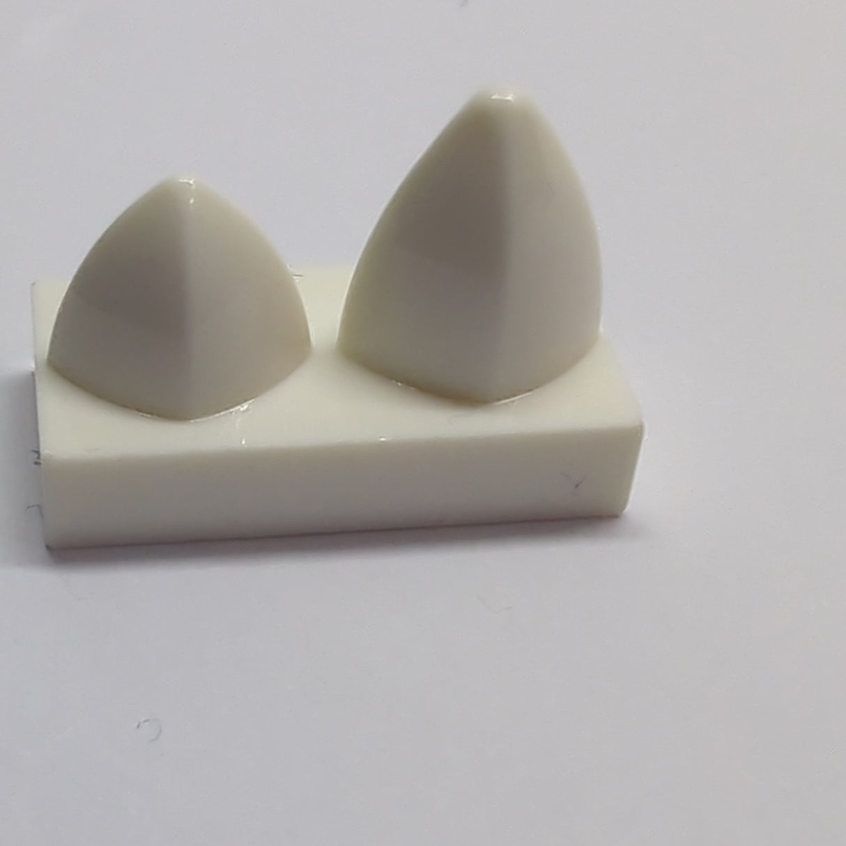 NEU Fliese, modifiziert 1 x 2 mit 2 Zähnen vertikal weiß