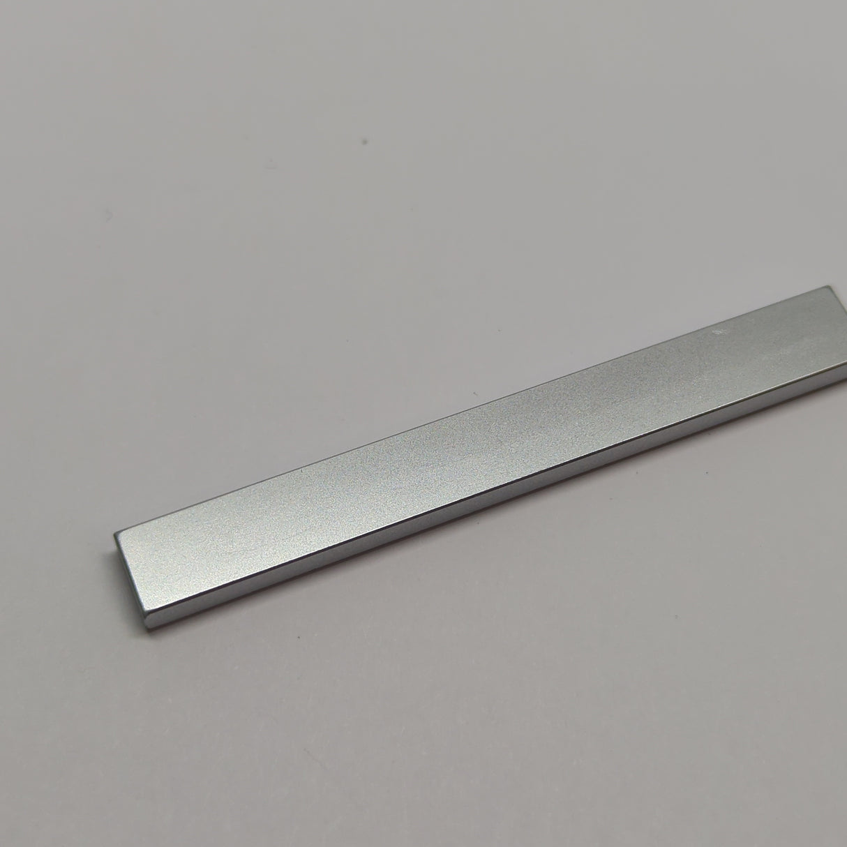NEU Fliese 1 x 8 silbermetallic