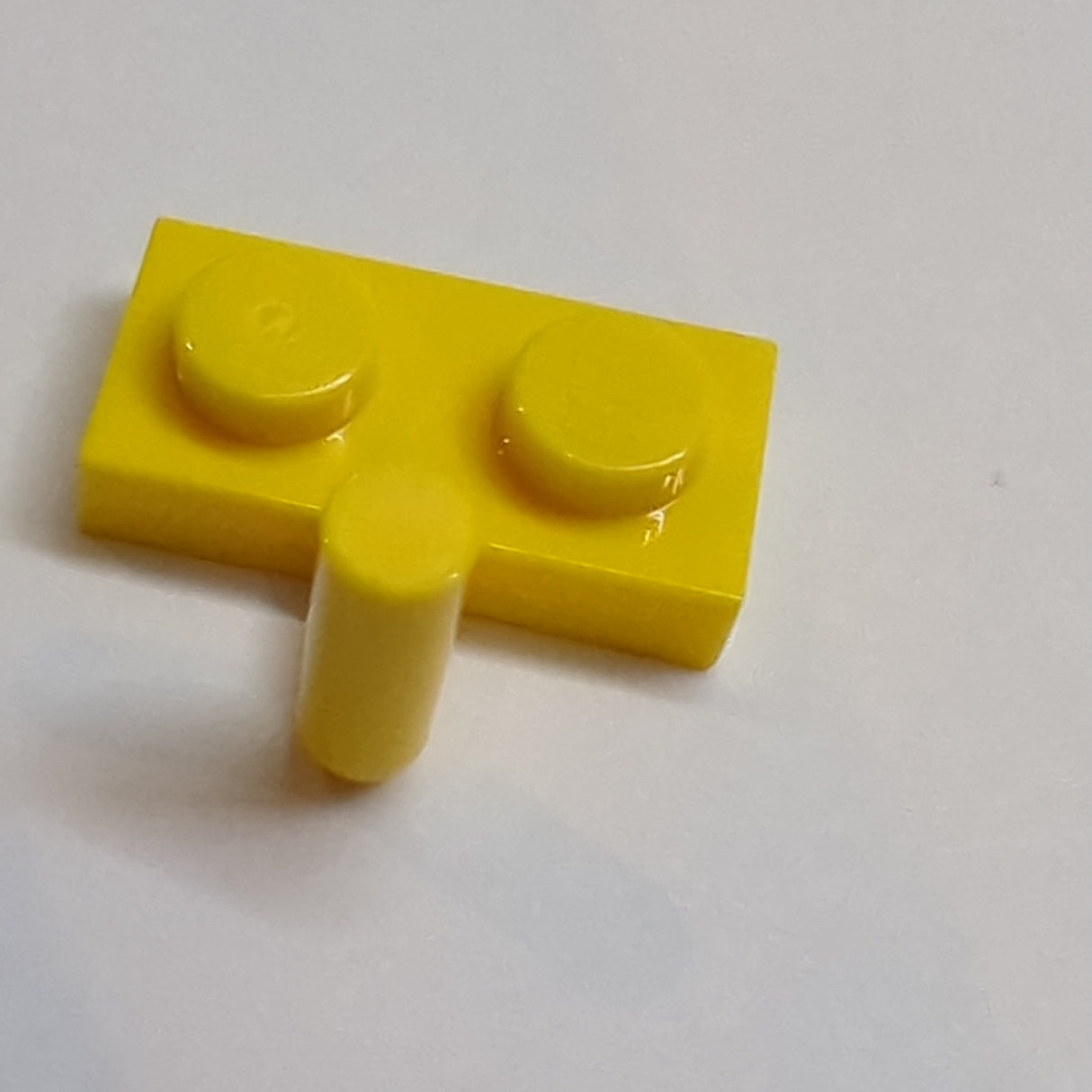 NEU Plate, Modified 1 x 2 with Bar Arm Up &#40;Horizontal Arm 5mm&#41; gelb yellow