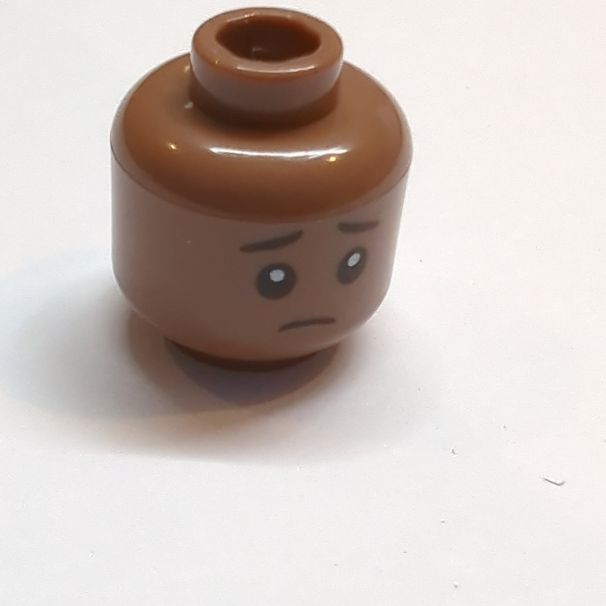 NEU Minifigure, Head Dual Sided, Black Eyebrows and Eyes with White Pupils, Open Mouth Smile with Tongue / Sad Pattern - Hollow Stud mittelbraun medium brown