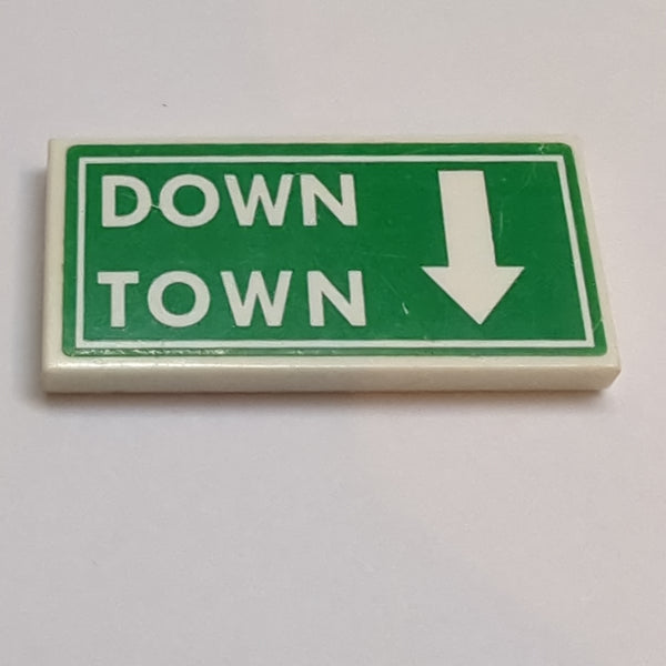 2x4 Fliese bedruckt with 'DOWN TOWN' and White Arrow on Green Background Pattern (Sticker) - Set 8197 weiß white