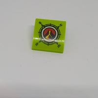 2x2 Halbbogenstein flach keine Noppen mit Volcano Explorers Logo Kompassmuster bedruckt lindgrün lime