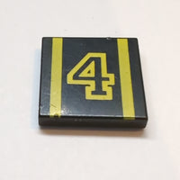 2x2 Fliese bedruckt mit Number 4 Yellow Outline and Stripes Pattern schwarz black