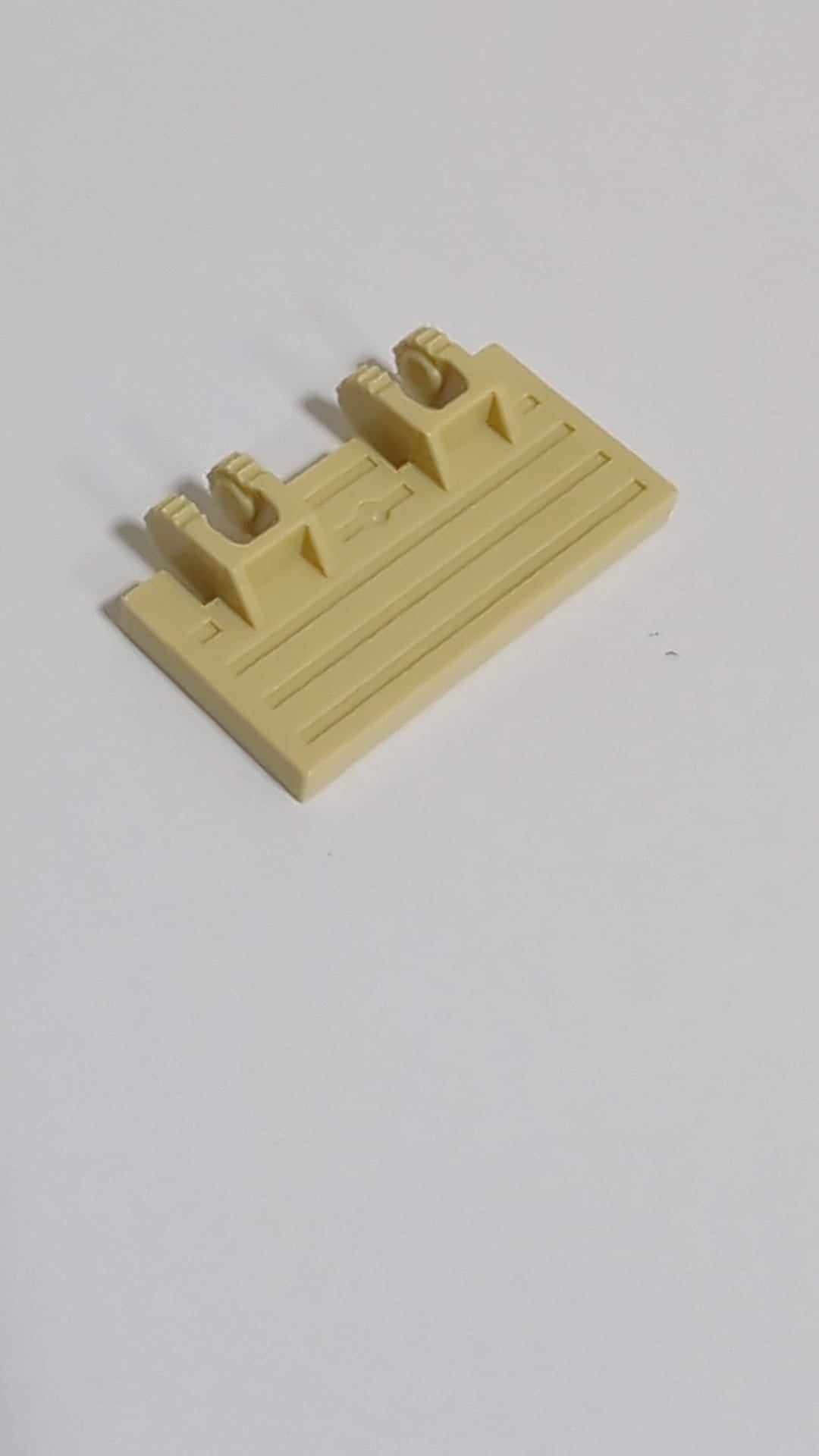 2x4 Klappe mit 2 Fingern / Zugtür / Zugtor mit verstärkter Rückseite beige