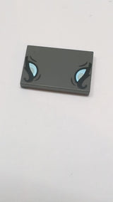 2x3 Fliese mit metallisch hellblauem Nashornaugenmuster neudunkelgrau