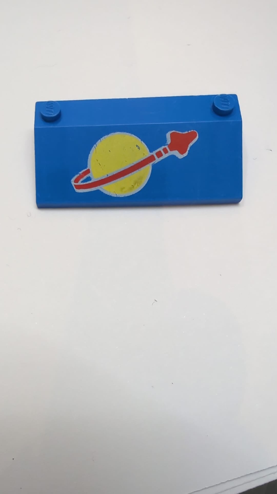 3x6 Schräge 33 mit Innenwänden mit großem Muster des klassischen Weltraumlogos blau