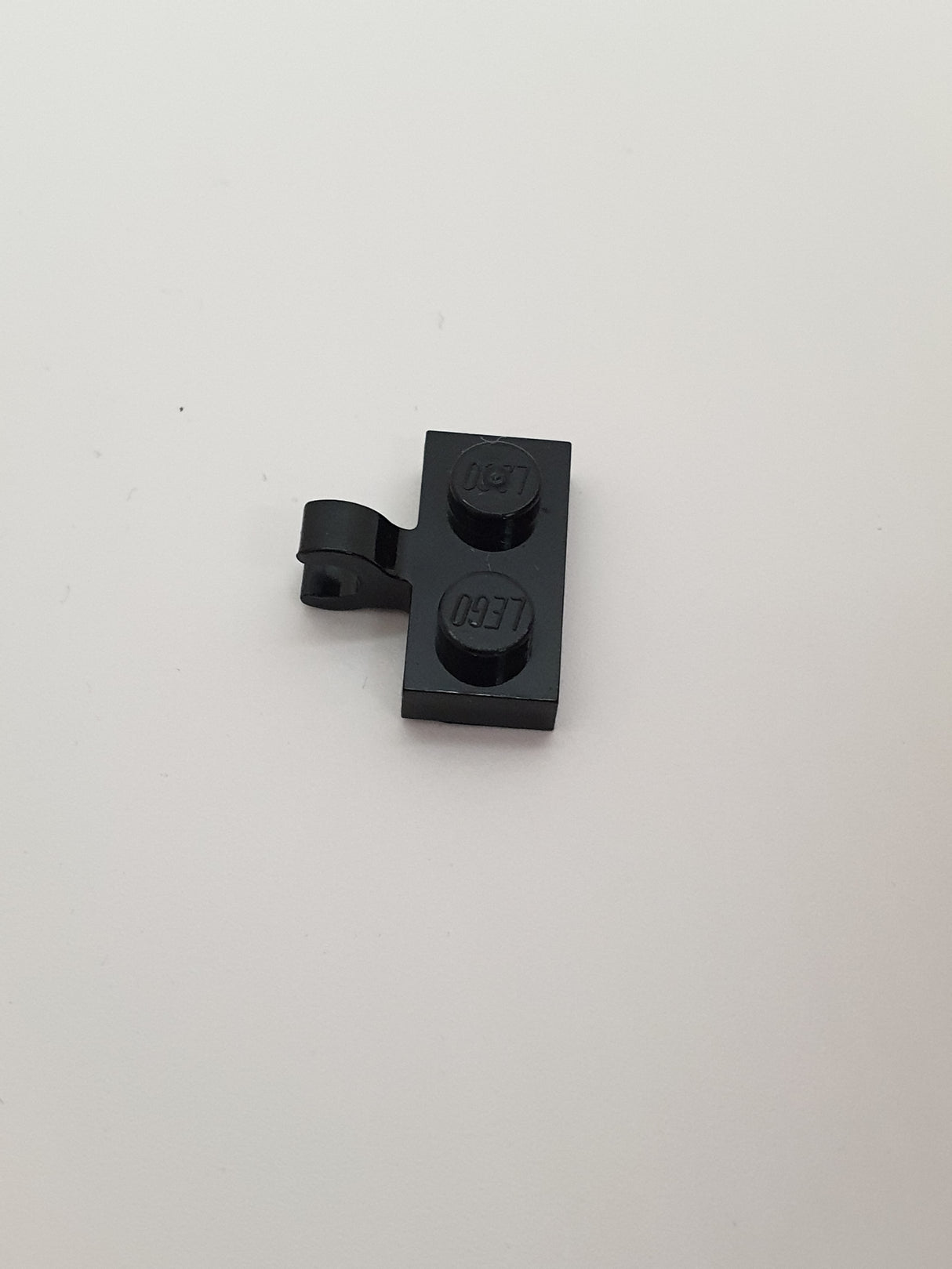 NEU Platte, modifiziert 1 x 2 mit Clip, seitlich horizontal schwarz