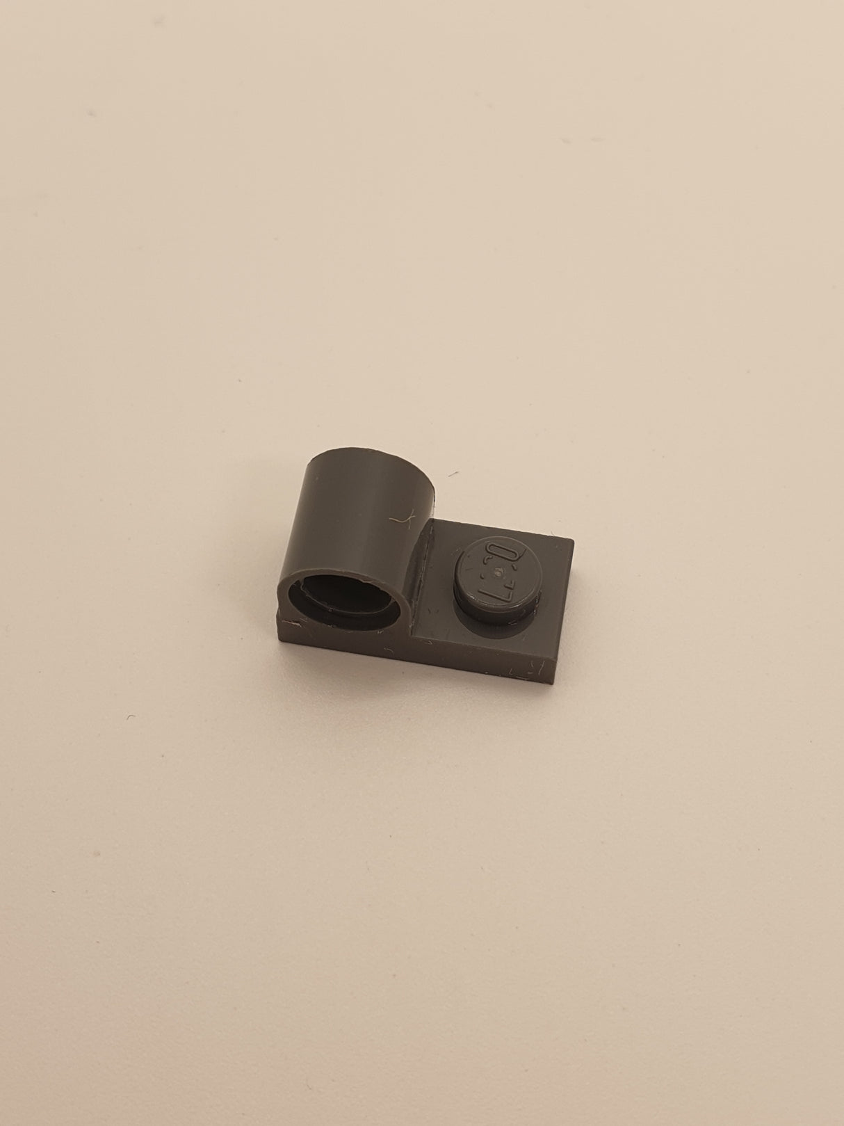 NEU Platte, modifiziert 1 x 2 mit Pinloch oben neudunkelgrau