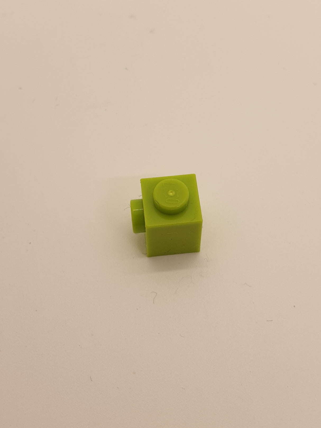 NEU Stein modifiziert 1 x 1 mit Noppe an einer Seite lindgrün