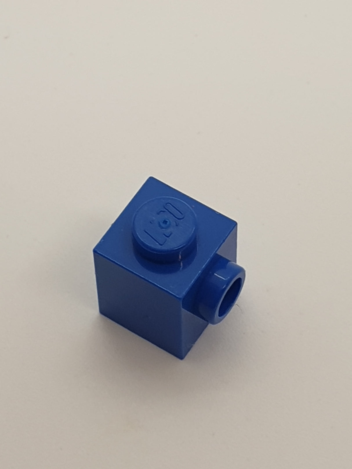 NEU Stein modifiziert 1 x 1 mit Noppe an einer Seite blau
