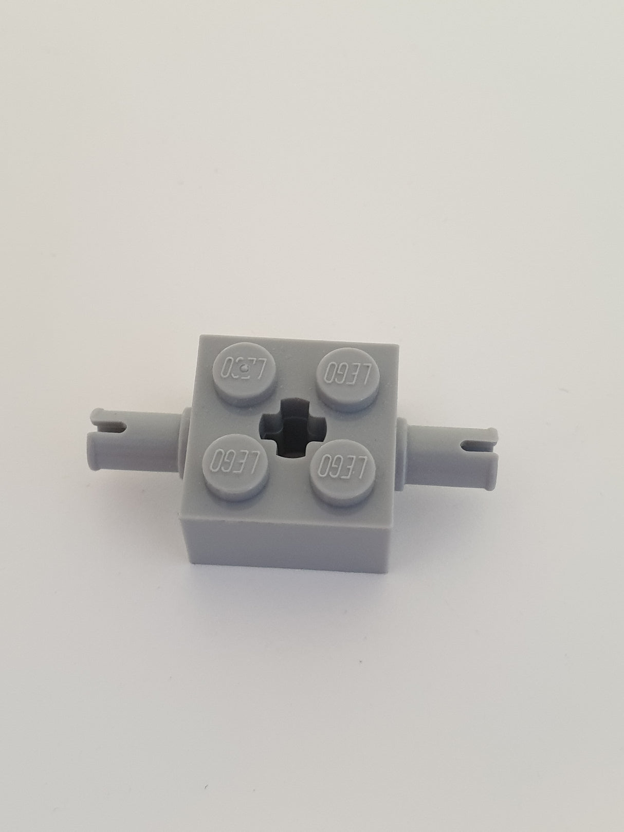 NEU Stein, modifiziert 2 x 2 mit Pins und Achsloch neuhellgrau