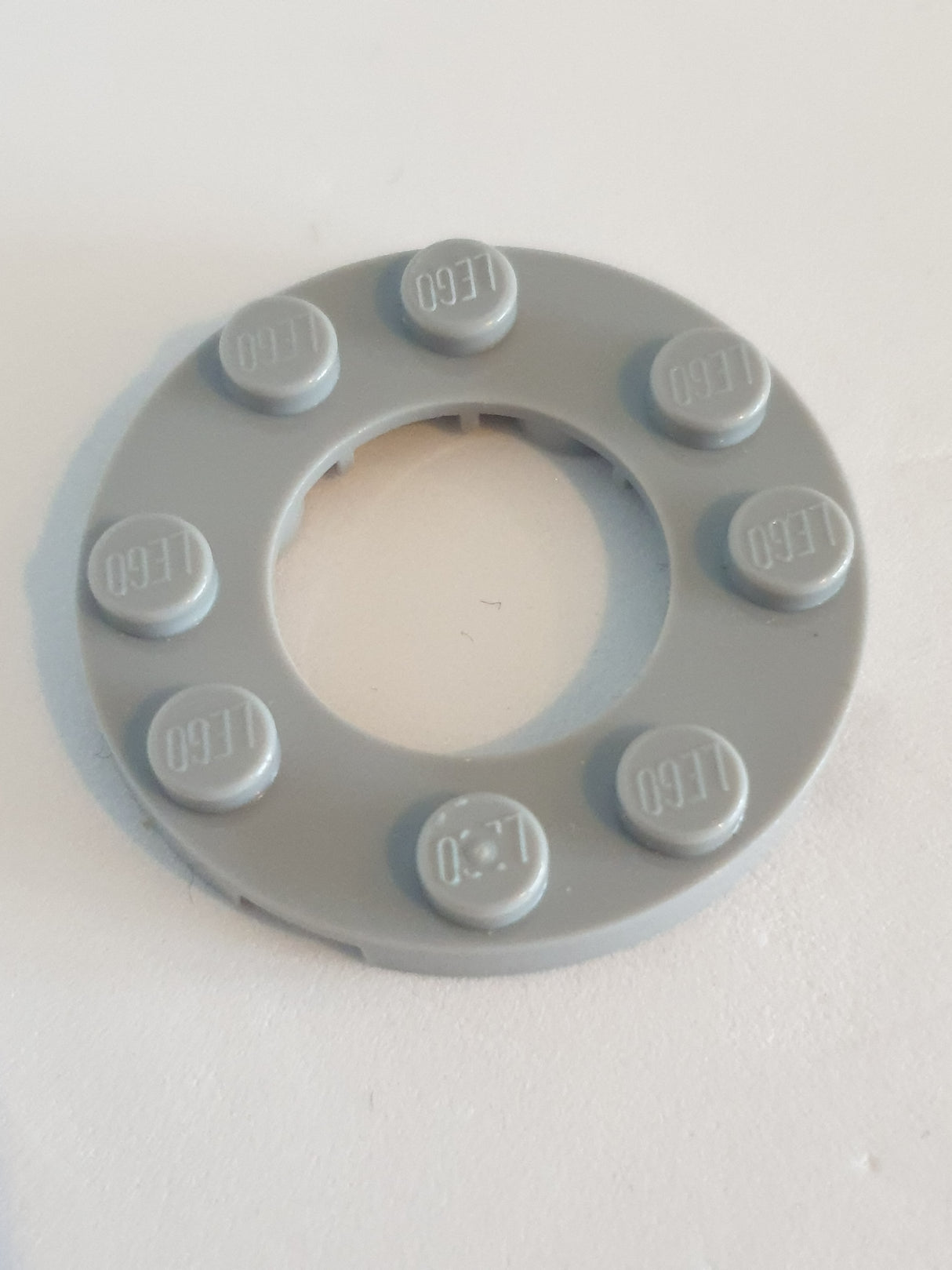 NEU Platte rund 4 x 4 mit 2 x 2 Ausschnitt neuhellgrau
