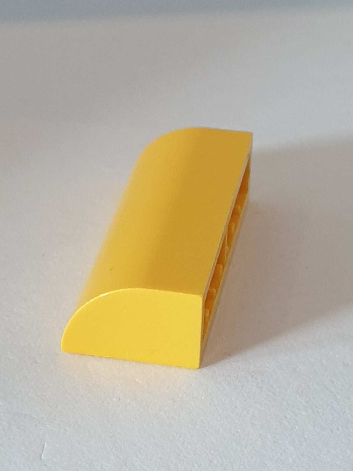 NEU Dachstein gebogen 1 x 4 x 1 1/3 gelb