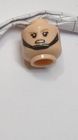 Minifigur, doppelseitiger Kopf, weiblich, dunkelbraune Augenbrauen, schwarzer Kinnriemen, angewidertes/wütendes Muster hellnougat (fleischfarben)