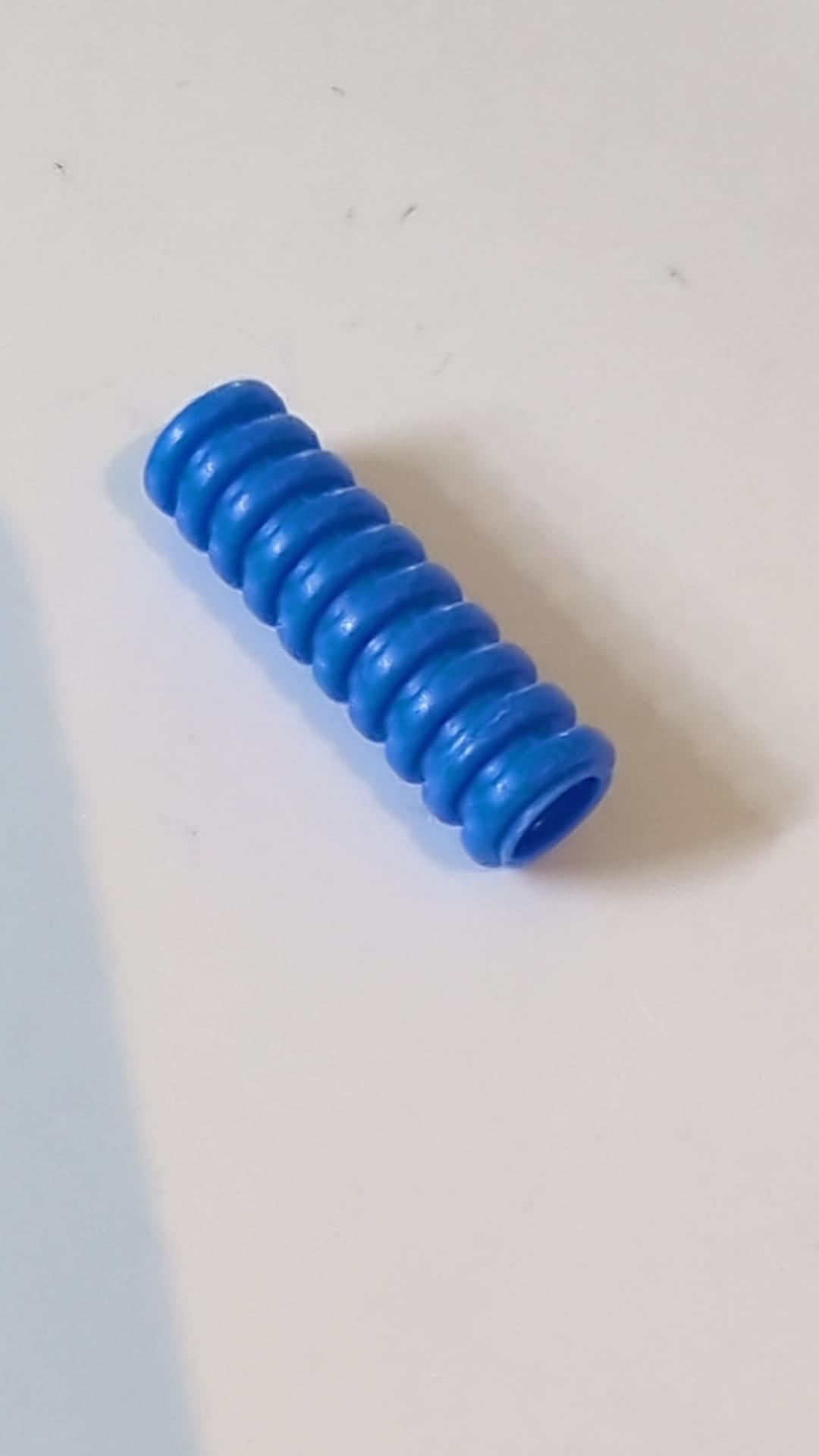 Schlauch, gerippt, 7 mm Durchmesser, 3 l / 2,4 cm blau