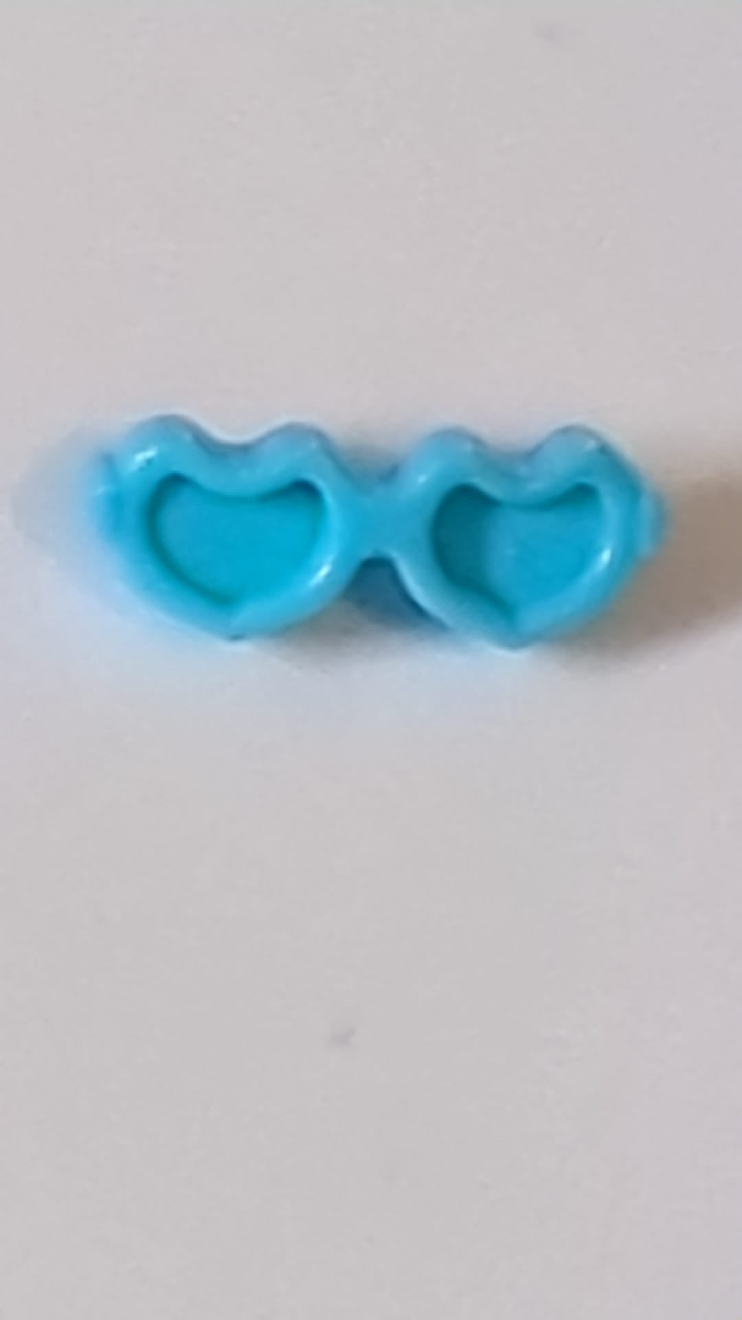 Friends Accessoires Brille, herzförmig mit kleinem Anstecker azur (medium)