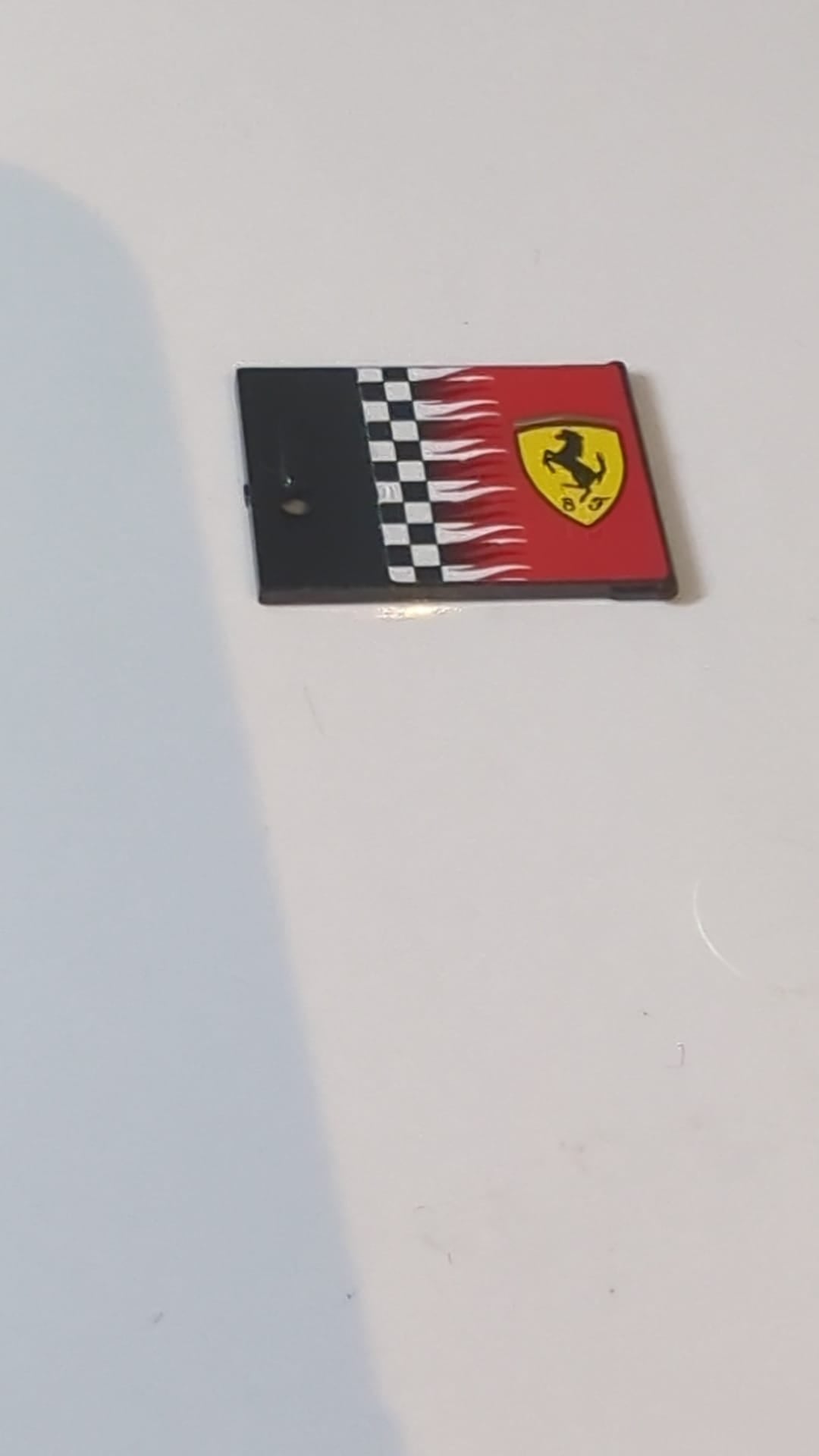 2x3x2 Behälter, Schrankelement Tür (mit Zielflaggen- und Ferrari-Logo-Muster, rechts) (Aufkleber) – Sets 8185 / 8654 / 8672 schwarz
