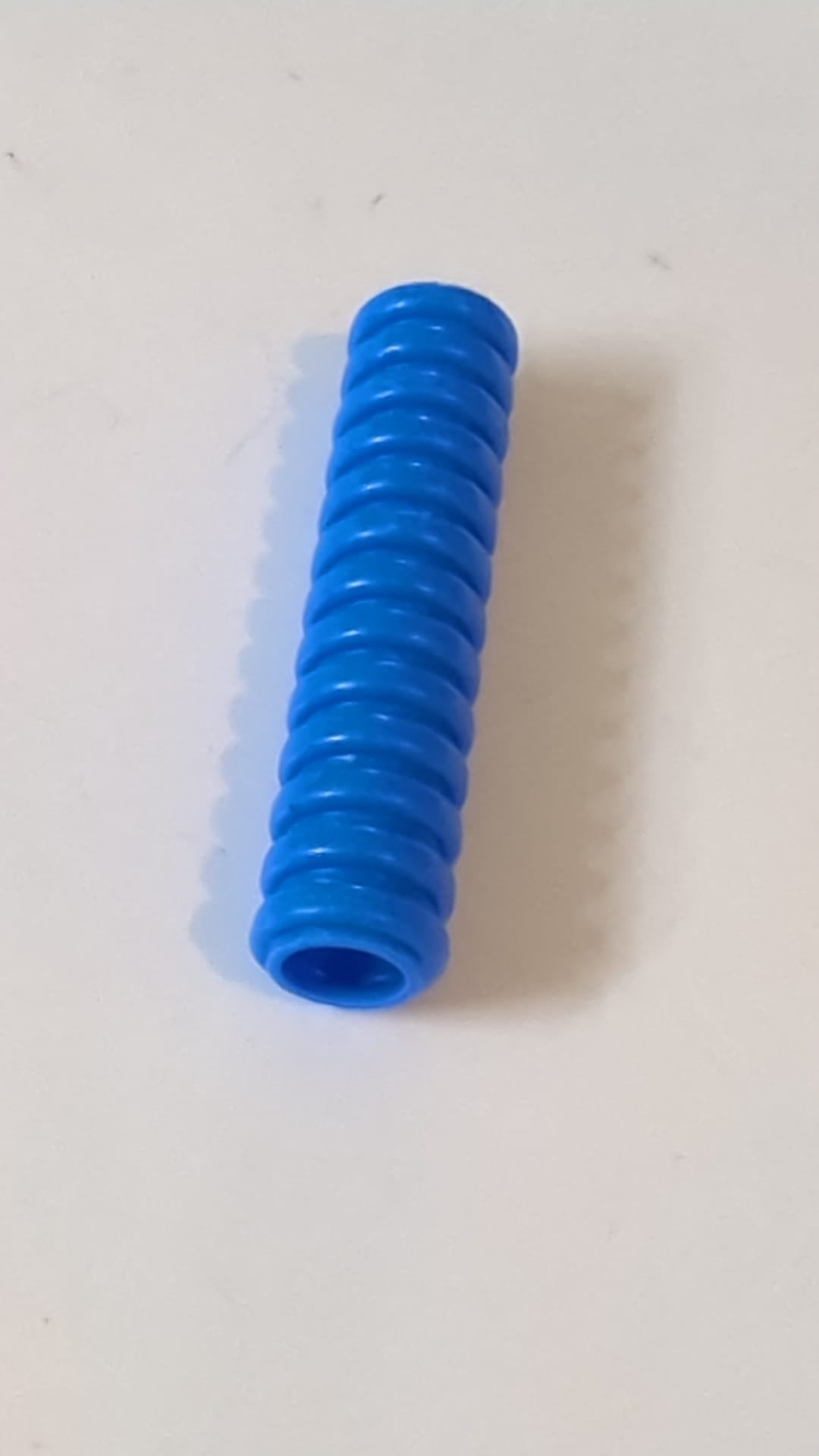 Schlauch, gerippt, 7 mm Durchmesser, 4 l / 3,2 cm blau