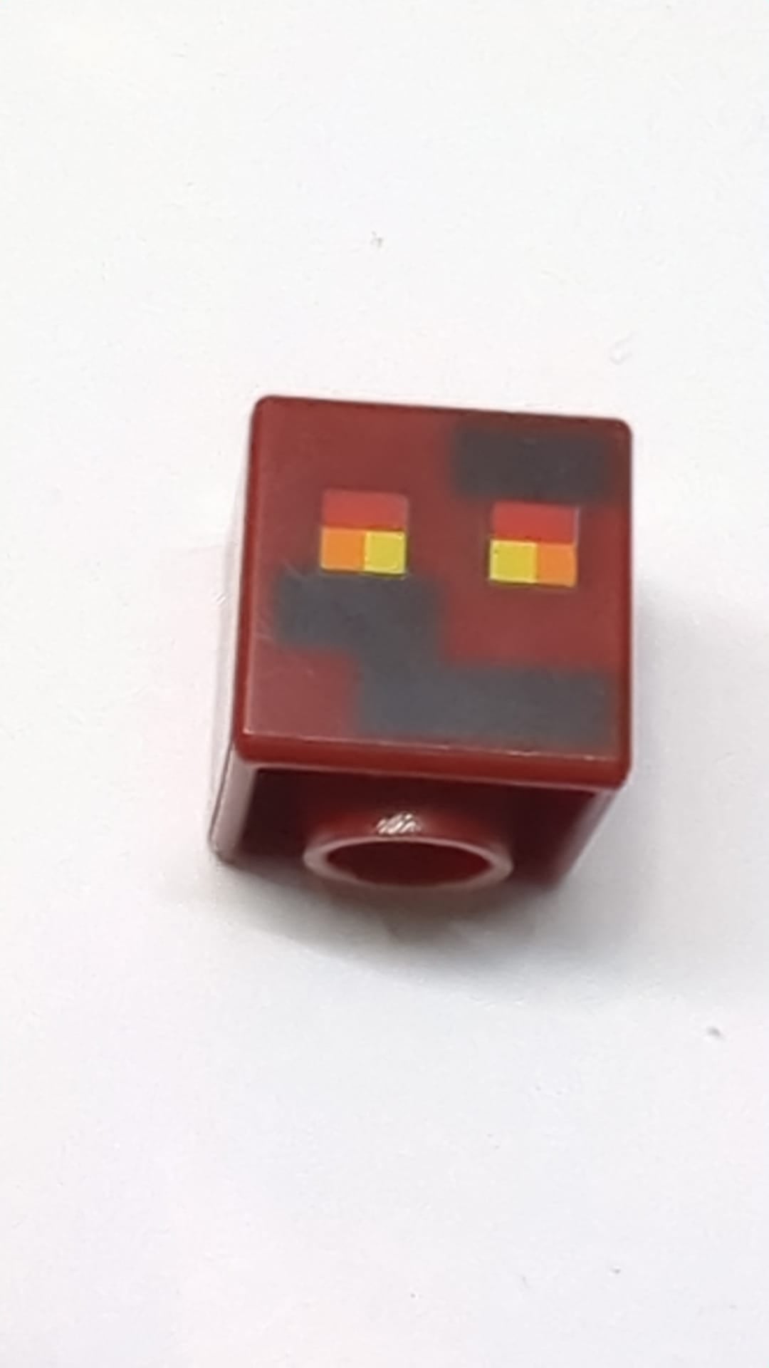 Minifigur, Kopf, Modifizierter Würfel mit pixeligen schwarzen Rechtecken und rotem, orangem und gelbem Augenmuster Minecraft Magmawürfel dunkelrot