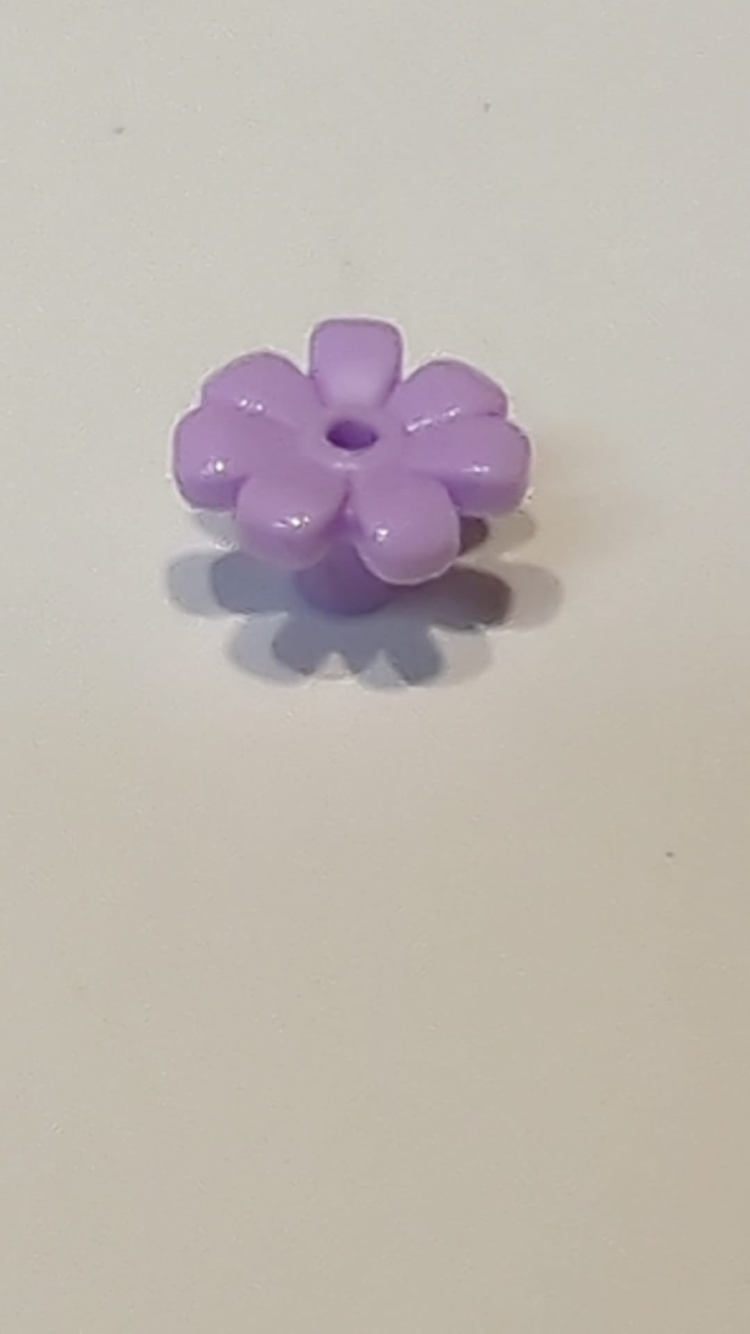 NEU Blume mit Steg und kleinem Stiftloch helllavendel