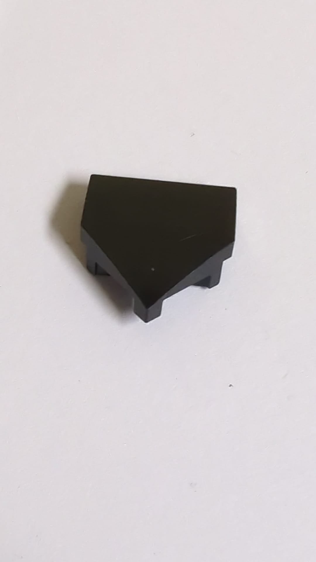 NEU 2x2x2/3 Keil spitz zulaufend schwarz