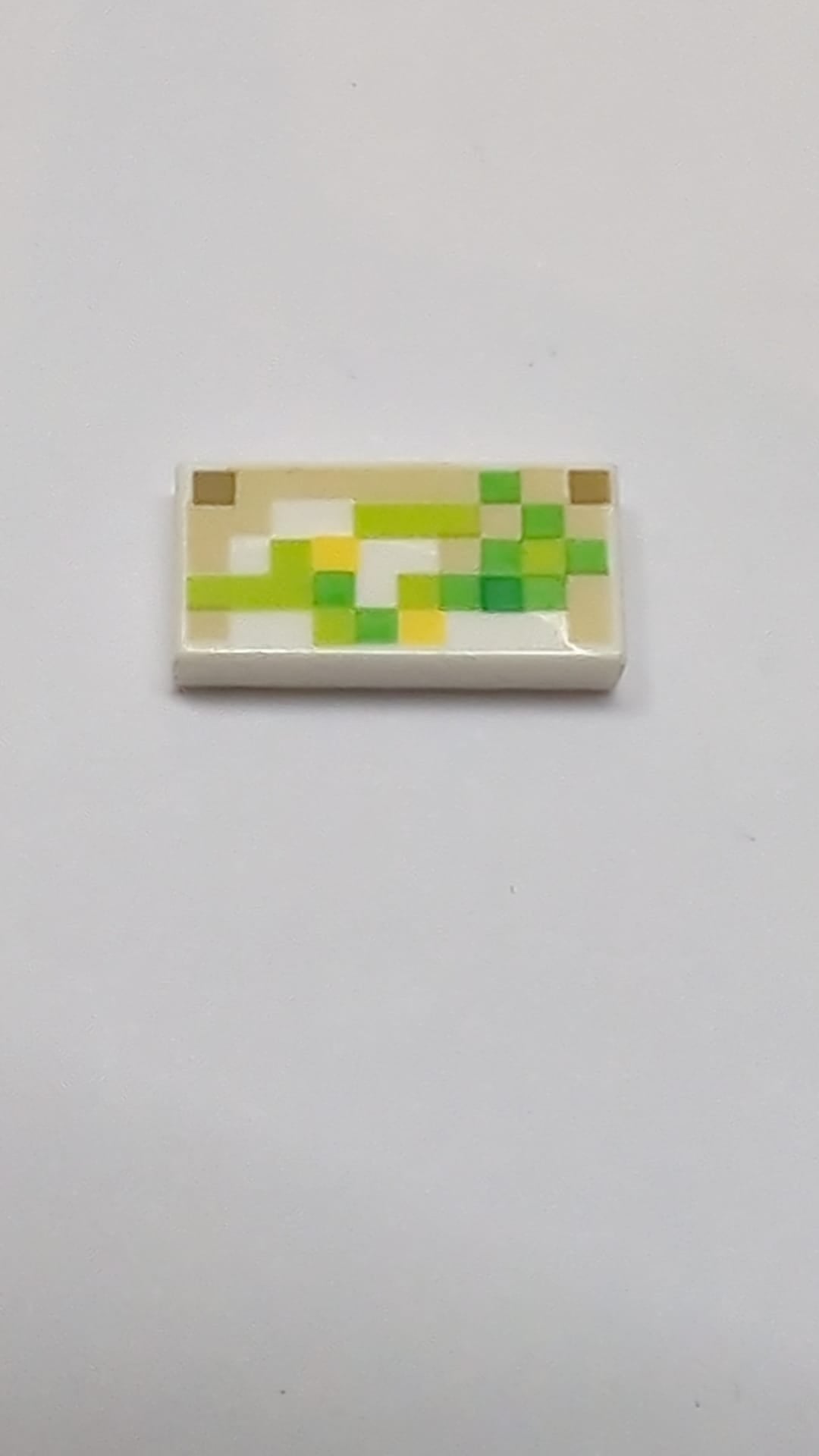 1x2 Fliese mit pixeligem Muster in Grün, Limette, Beige und Gelb Minecraft Eisengolem weiß