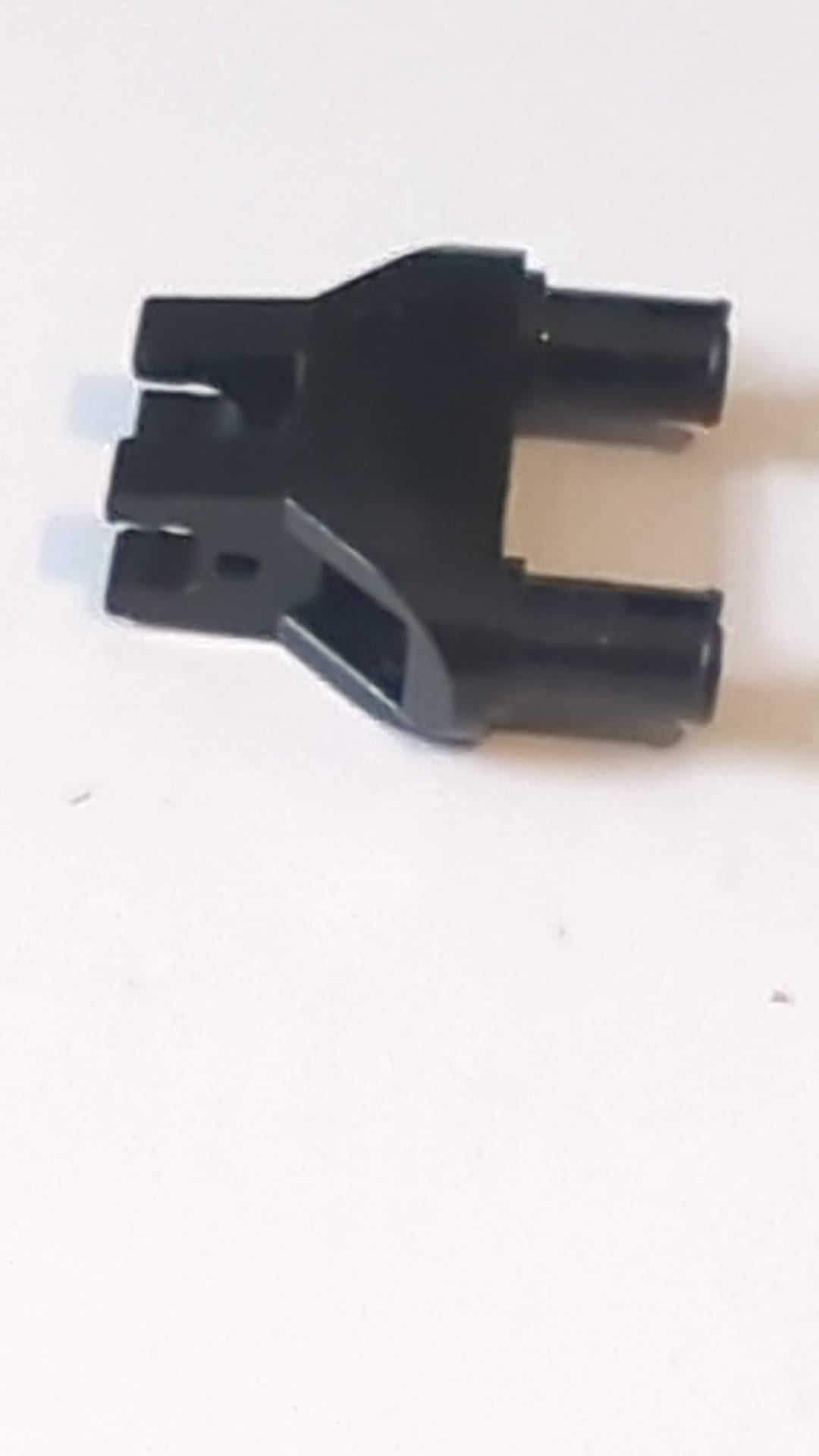 1x3 Technic, Stecknadel-Doppeldreieck mit 2 Clips mit quadratischen Stecknadellöchern schwarz