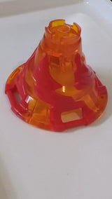 Spinjitzu-Tornado mit Griffen am oberen Rand und geformtem rotem Spiralmuster transparent orange