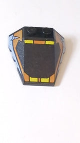 4x4 Keil (dreifach) mit Noppenaussparungen, orangefarbenem Fensterrahmen, gelben Streifen und hellblauem „4“-Muster schwarz