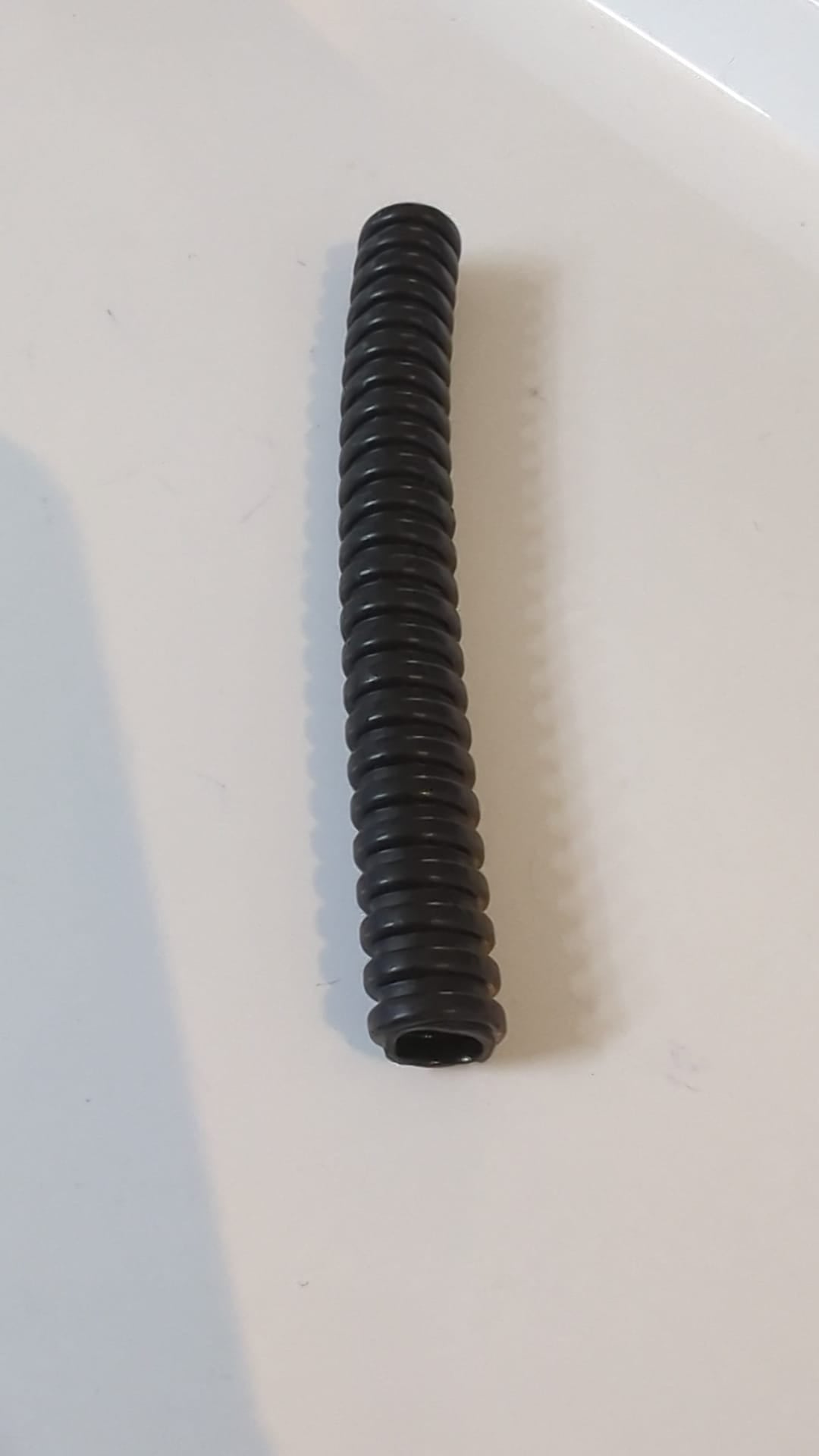 Schlauch, gerippt, 7 mm Durchmesser, 8 l / 6,4 cm schwarz