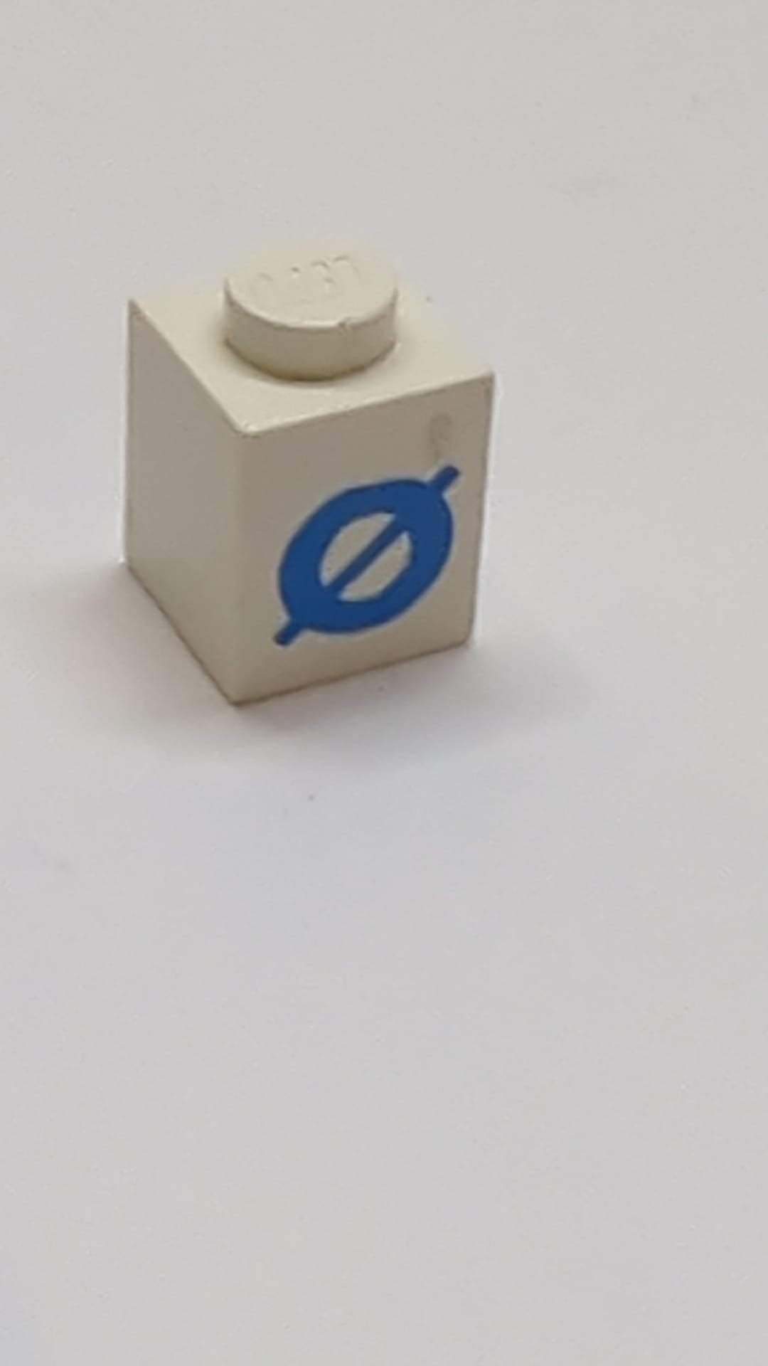 Ziegelstein 1 x 1 mit blauem Großbuchstaben O mit Kontur Ø Muster Fettschrift