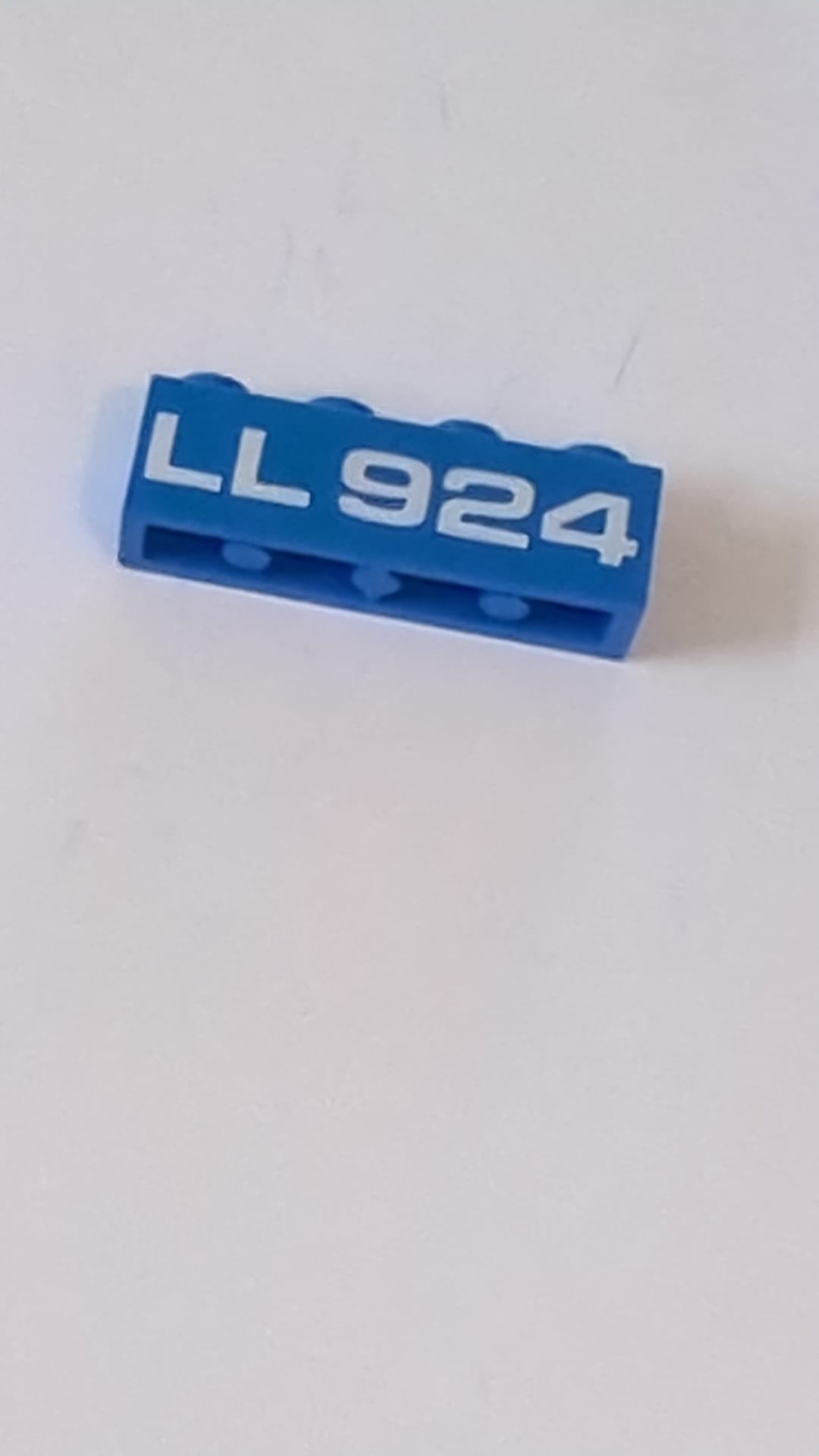 1x4 Stein mit weißem Muster „LL 924“ blau