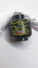 Minifigur, Alienkopf mit limettengrünen Augen, gelben Markierungen, wütend geöffnetem rotem Maul mit spitzen, gespreizten Zähnen schwarz
