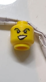 Minifigur, weiblicher Kopf, schwarze Augenbrauen und Lippen, limettengrünes Lidschattenmuster gelb