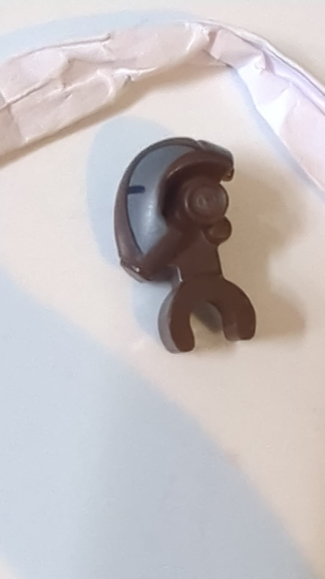Minifigur, Kopf, Modifizierte mechanische Ausführung mit dunkelblaugrauem und schwarzem Muster „SW FA-4 Pilot Droid“ dunkelbraun