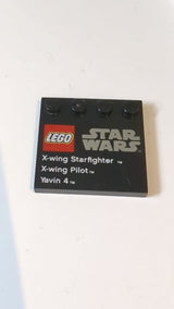 4x4 Fliese, modifiziert mit Noppen am Rand mit LEGO Star Wars Logo, „X-Wing Starfighter“, „X-Wing Pilot“ und „Yavin 4“-Muster schwarz