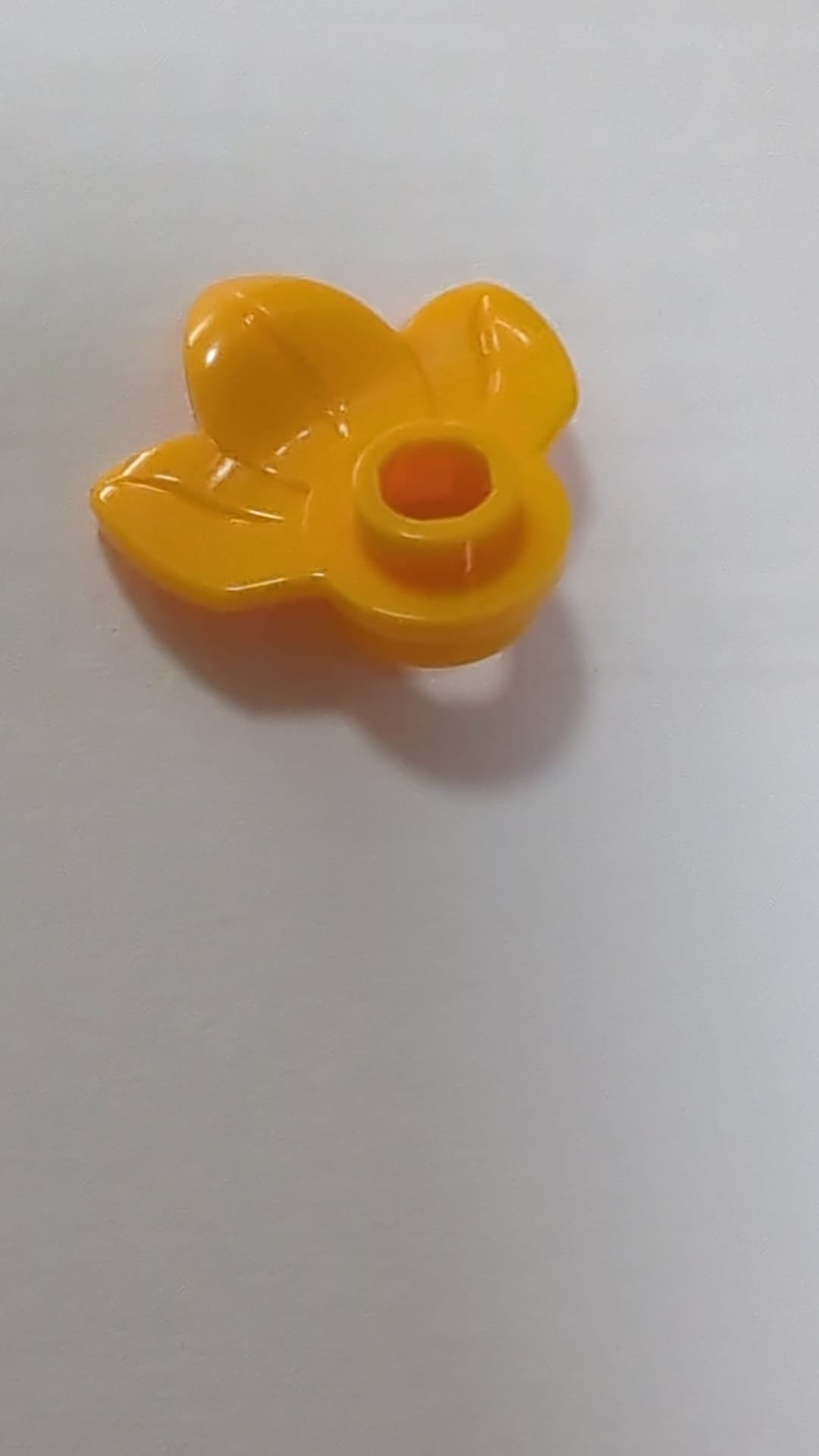 NEU Pflanzteller, rund, 1 x 1 cm, mit 3-lagigen Blättern hellorange
