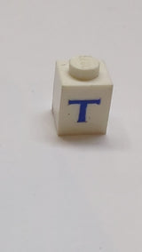 1x1 Stein mit blauem Großbuchstaben T-Muster Serifenschrift weiß