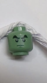 Minifigur, Kopf: Doppelseitig schwarze, buschige Augenbrauen, Grübchen am Kinn, teuflisches Lächeln, Falte unter dem Auge / Entschlossenes Muster sandgrün