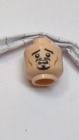 Minifigur, Kopf mit doppelseitigem Schnurrbart, Spitzbart und Wangenfalten, spöttisches/ängstliches Muster hellnougat (fleischfarben)