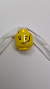 Minifigur, männlicher Kopf, Augenbrauen und Headset-Muster gelb