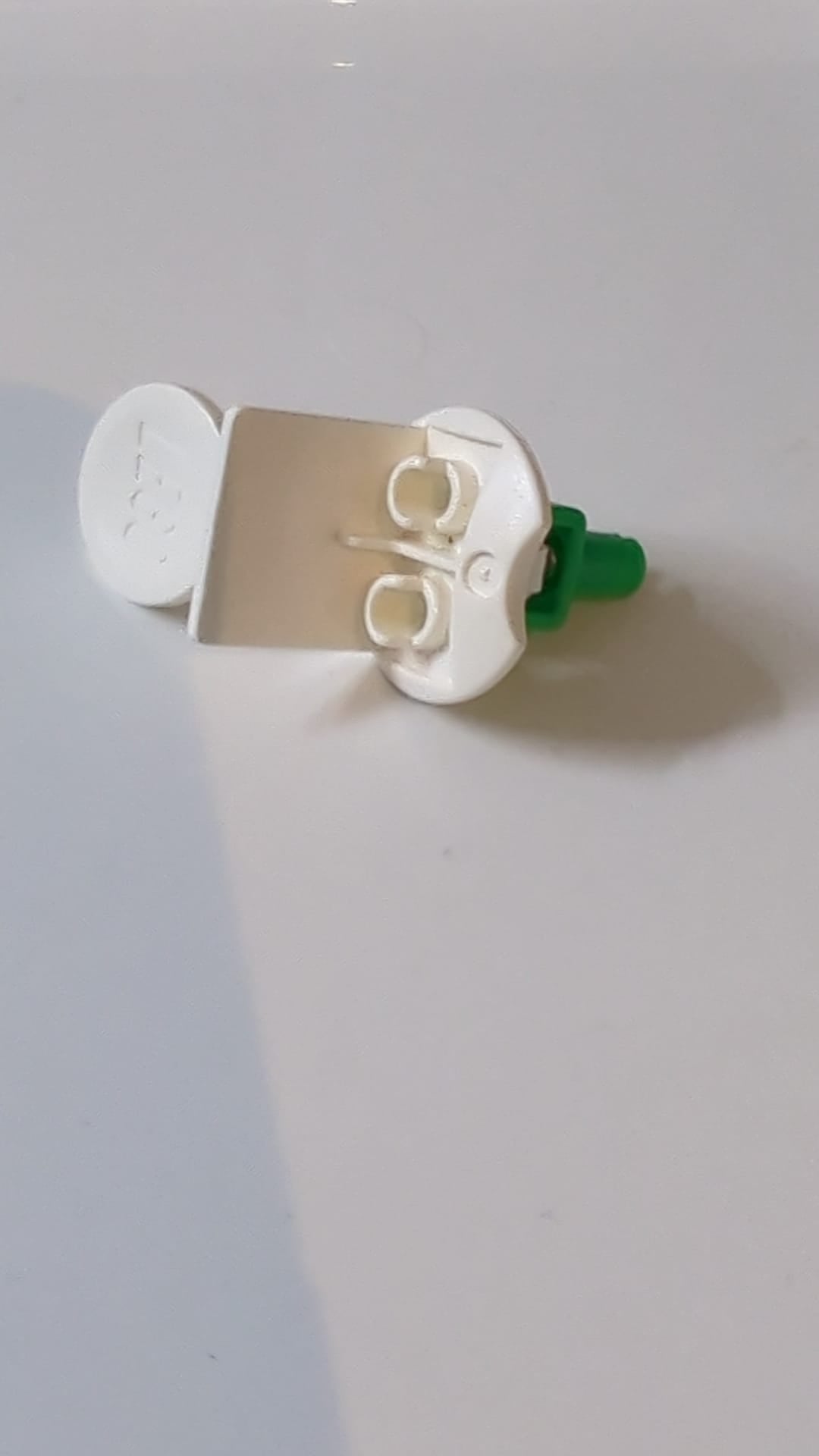 Sport-Minifigurenständer Fußball mit Feder und grünem Stift weiß