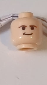 Minifigur, Kopf, männliches Grinsen und braune Augenbrauen, Muster "SW Han Solo" hellnougat (fleischfarben)