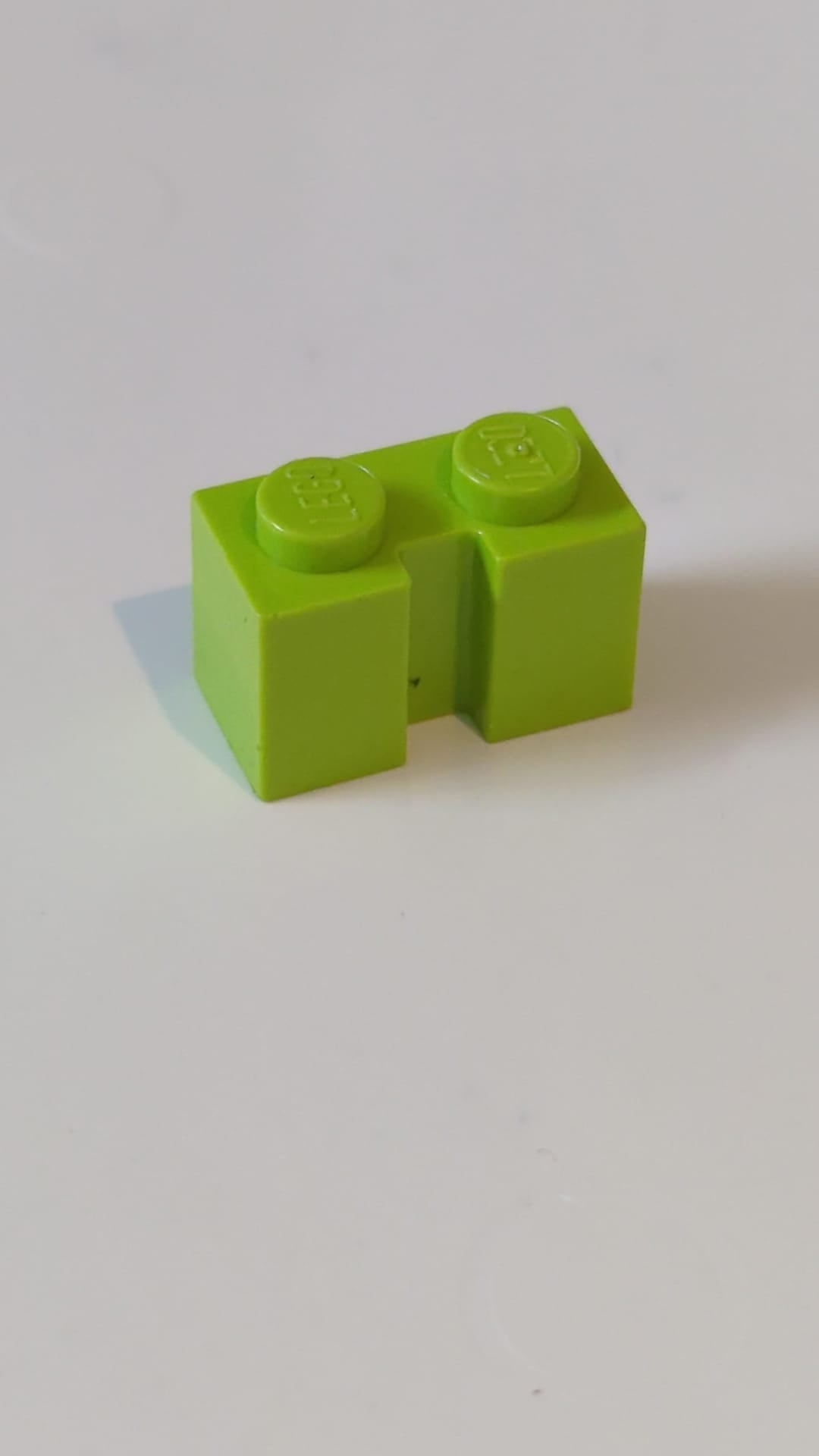 1x2 Stein modifiziert mit Nut lindgrün