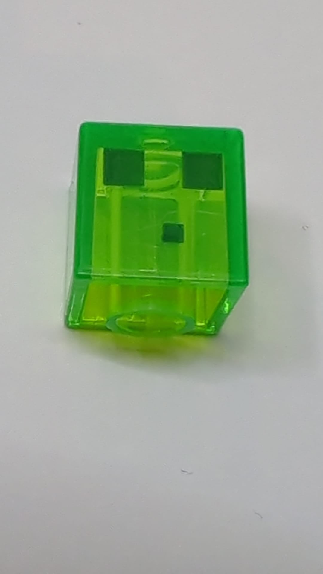 Minifigur, Kopf, modifizierter Würfel mit pixeligen dunkelgrünen Augen und Mundmuster „Minecraft-Schleim“ transparent knallgrün neon-grün
