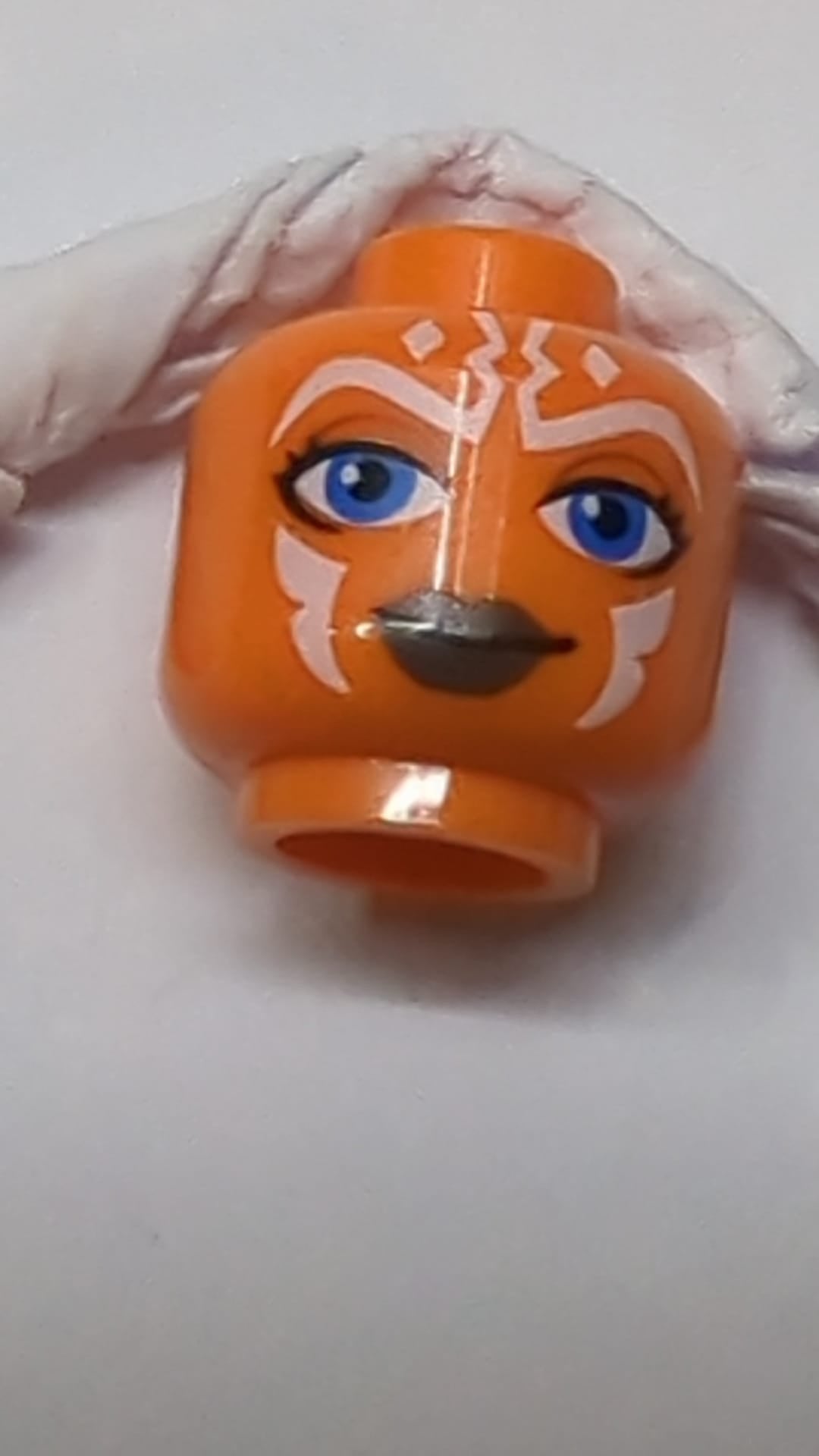 NEU Minifigur, doppelseitiger Alienkopf mit Star Wars Ahsoka, blauen Augen, lächelndem/wütendem Gesichtsausdruck orange
