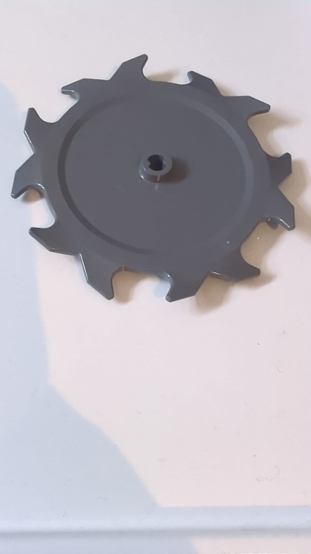 9x9 Technic Kreissägeblatt  mit reibungsfreier Achsenbohrung und Zähnen in wechselnden Richtungen neudunkelgrau